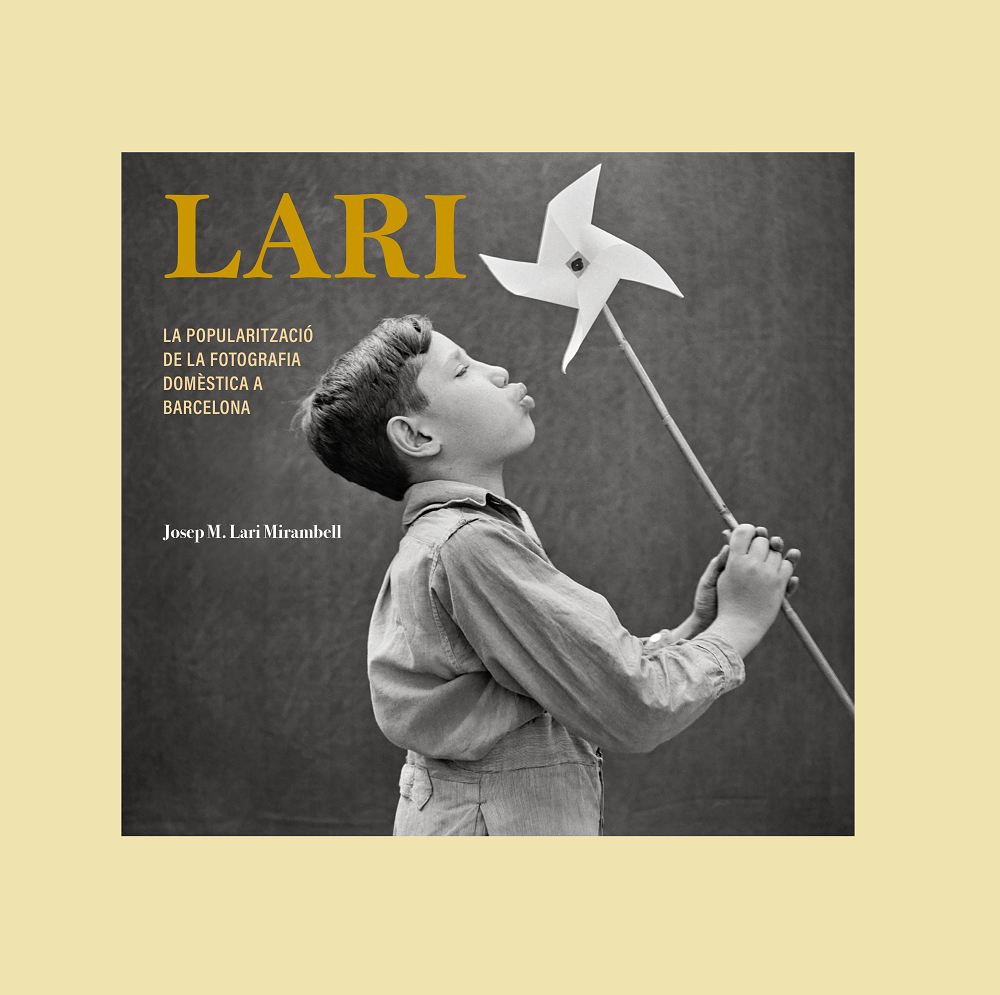 Pagès Editors publica Lari,  un llibre que mostra la Barcelona de fa cent anys a partir de la fotografia domèstica